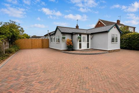 5 bed property, in Imperial Avenue, £550,000