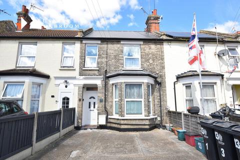 3 bed property, in Hayes Road, £260,000