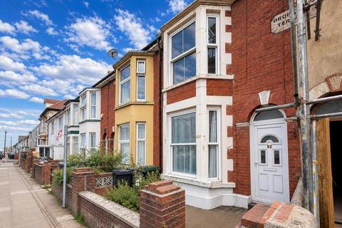 3 bed property, in Queens Road, £275,000