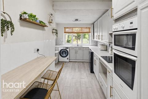 3 bed property, in Aylestone Lane, £250,000