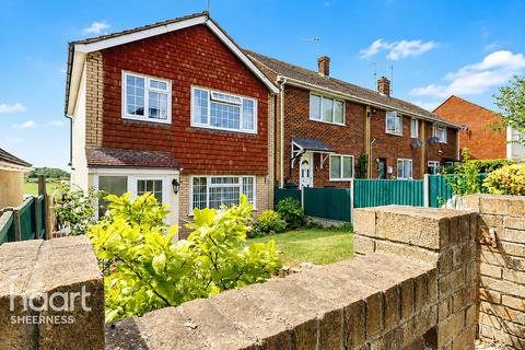3 bed property, in The Broadway, £335,000