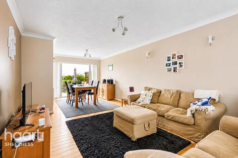 3 bed property, in The Broadway, £335,000