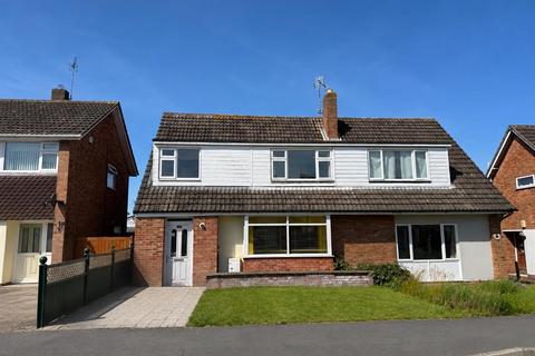 4 bed property, in Sycamore Way, £270,000
