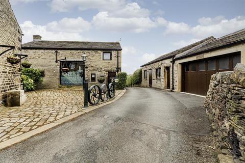 3 bed property, in Cold Hill, £650,000