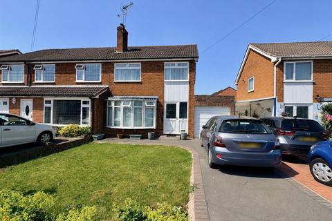 3 bed property, in Lime Tree Gardens, £260,000