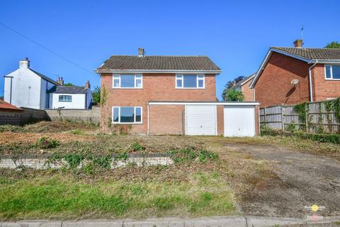 5 bed property, in 4 Debdale Hill, £225,000