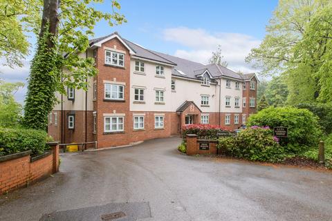 3 bed property, in Green Lane, £140,000