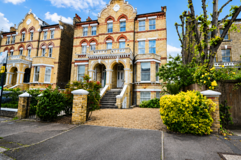 2 bed property, in The Chase, £525,000