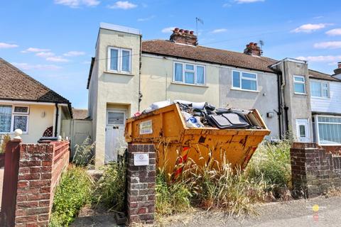 3 bed property, in 325 Canterbury Road, £160,000