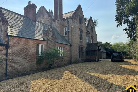 7 bed property, in Ross Road, £1,300,000
