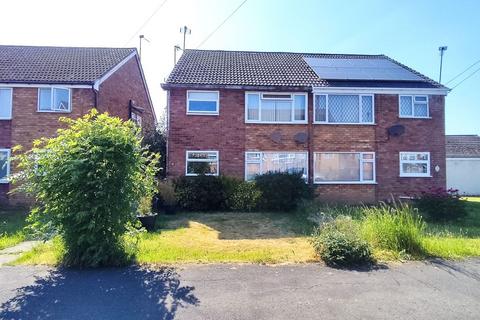 2 bed property, in Fieldview Close, £35,000