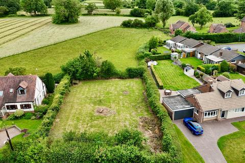 4 bed property, in Drointon Lane, £285,000