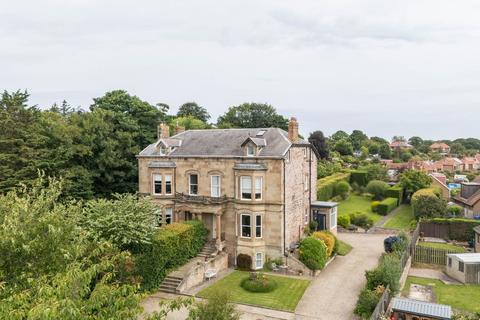 2 bed property, in Castle Terrace, £235,000