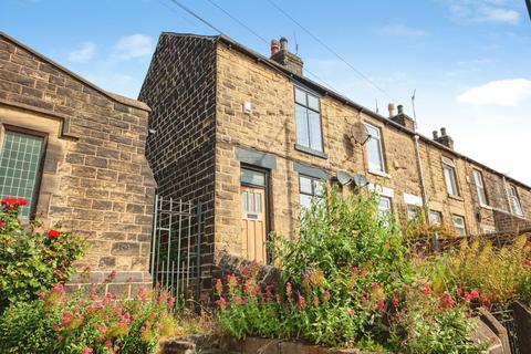 2 bed property, in Halifax Road, £100,000