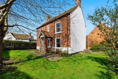 3 bed property, in Main Street, £365,000