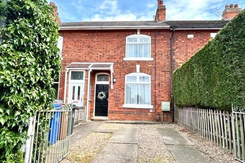 2 bed property, in Station Road, £165,000