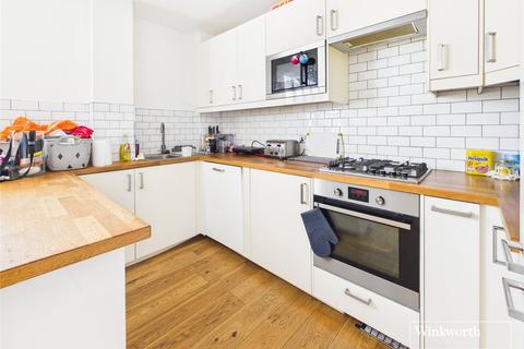 2 bed property, in Sundial House, £260,000