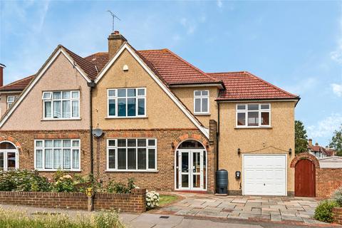 4 bed property, in Shirley Way, £725,000