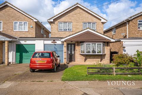 4 bed property, in Church Parade, £375,000