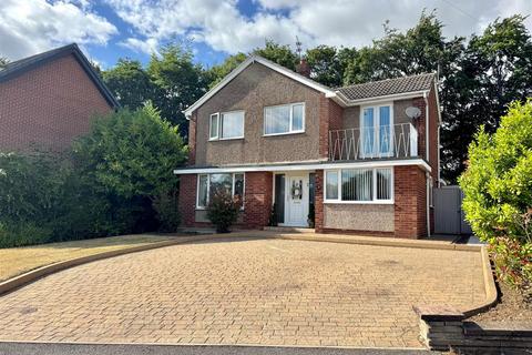 4 bed property, in West Parklands Drive, £360,000