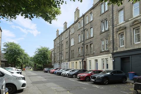 2 bed property, in Drum Terrace, £170,000