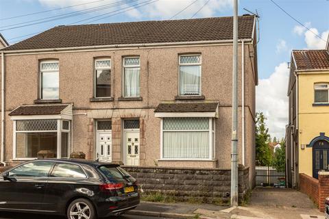 3 bed property, in Carnglas Road, £200,000