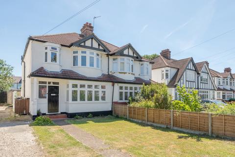 3 bed property, in Wickham Chase, £760,000