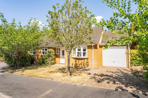 3 bed property, in Highview Close, £270,000