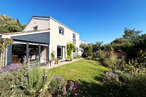 4 bed property, in Abbey Way, £550,000