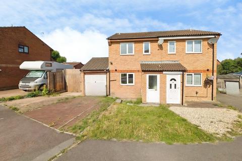 2 bed property, in Morley Close, £280,000
