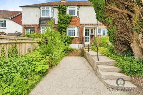 3 bed property, in Edna Road, £300,000