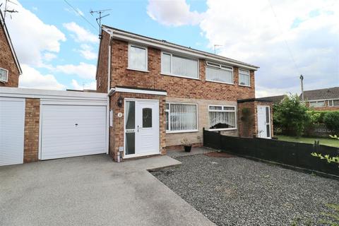 3 bed property, in Croft View, £180,000