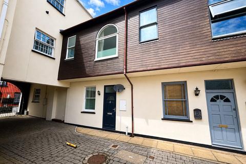 1 bed property, in Market Street, £110,000