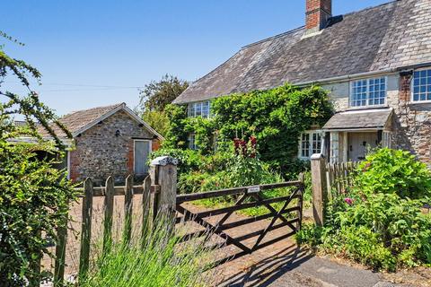 2 bed property, in Bridport, £325,000