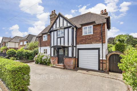 5 bed property, in Moat Road, £850,000