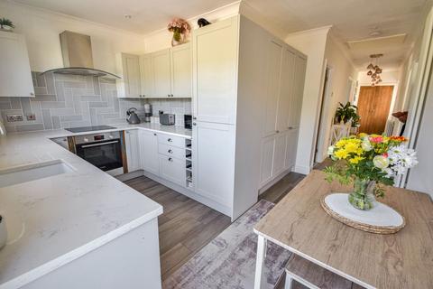 3 bed property, in Cooper Road, £450,000