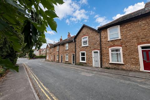2 bed property, in Slade Road, £375,000