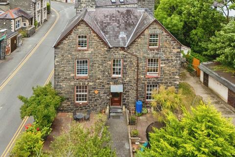 6 bed property, in Gorphwysfa, £200,000