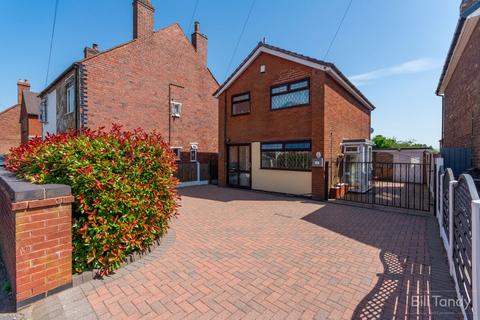 3 bed property, in Cross Street, £310,000