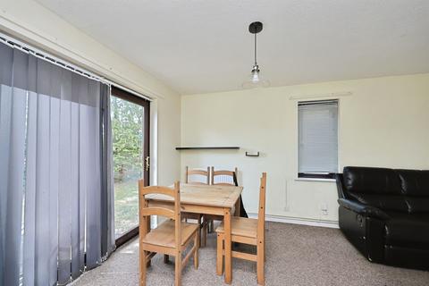 2 bed property, in Ingram Court, £120,000