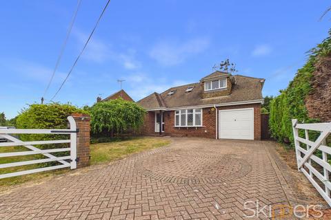 4 bed property, in Lambden Road, £600,000