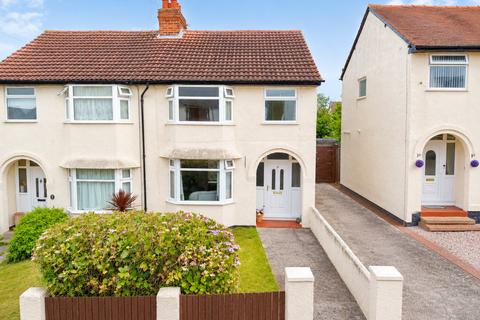 3 bed property, in Broxton Avenue, £250,000