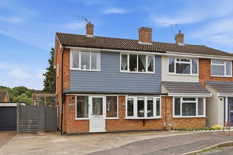 3 bed property, in Graysmead, £325,000