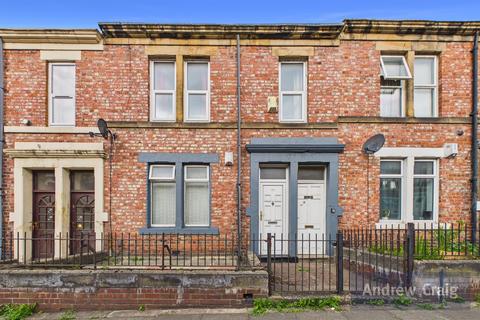 3 bed property, in Eastbourne Avenue, £80,000