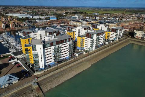 2 bed property, in Midway Quay, £250,000