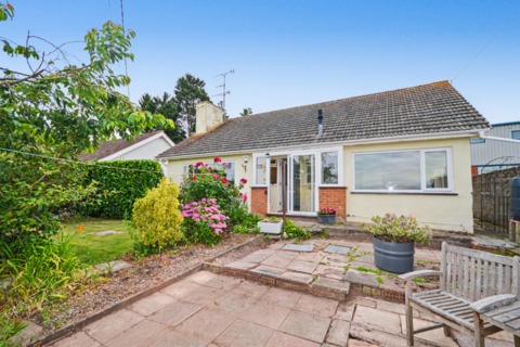 2 bed property, in Upper Hill, £295,000