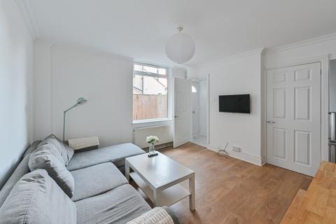 1 bed property, in Grenfell Road, £260,000