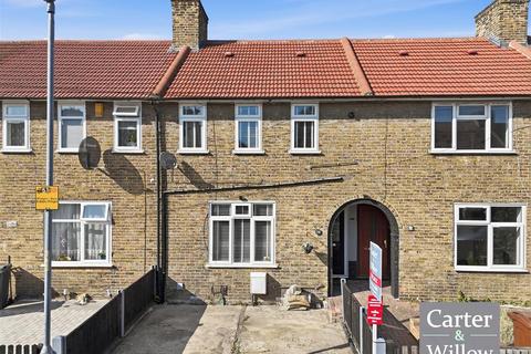 2 bed property, in Lullington Road, £375,000