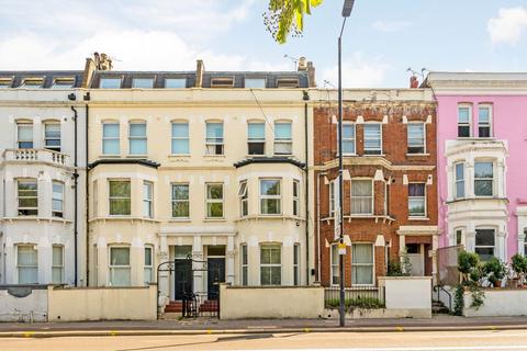 2 bed property, in Fulham Palace Road, £575,000
