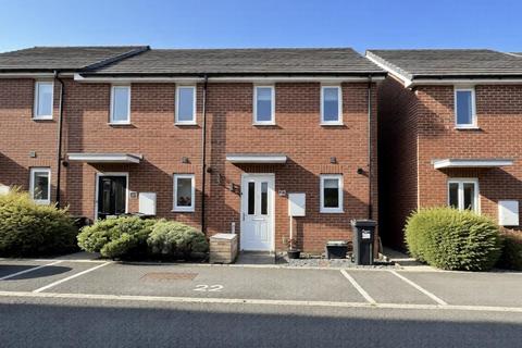 2 bed property, in Stret Lowarth, £225,000